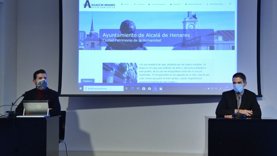 Javier Rodr&iacute;guez y Miguel &Aacute;ngel Castillejo en la presentaci&oacute;n de la nueva web municipal 