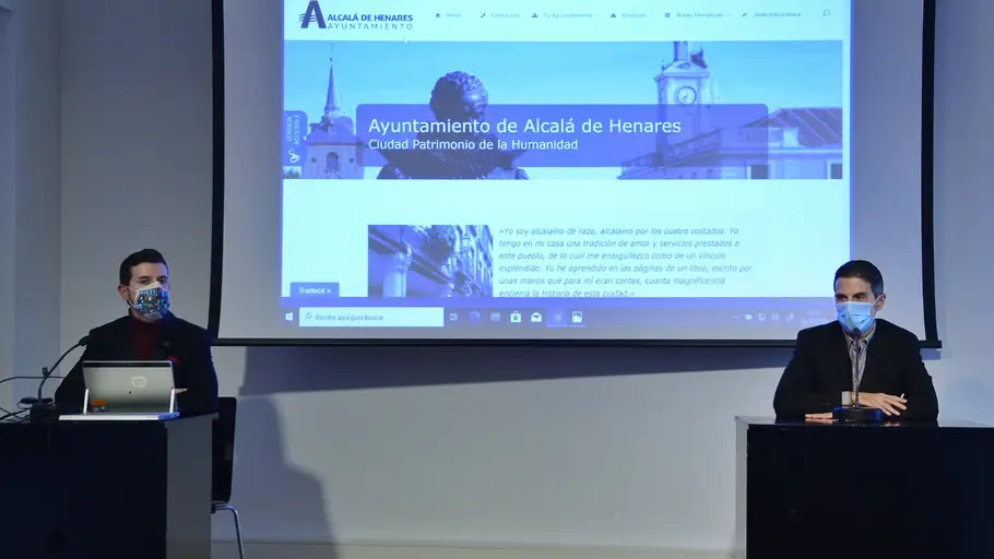 Presentación nueva web Ayuntamiento de Alcalá de Henares Javier Rodríguez y Miguel Ángel Castillejo en la presentación de la nueva web municipal