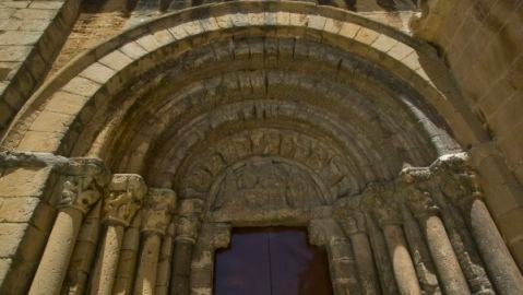 Portada de la Iglesia de El Frago