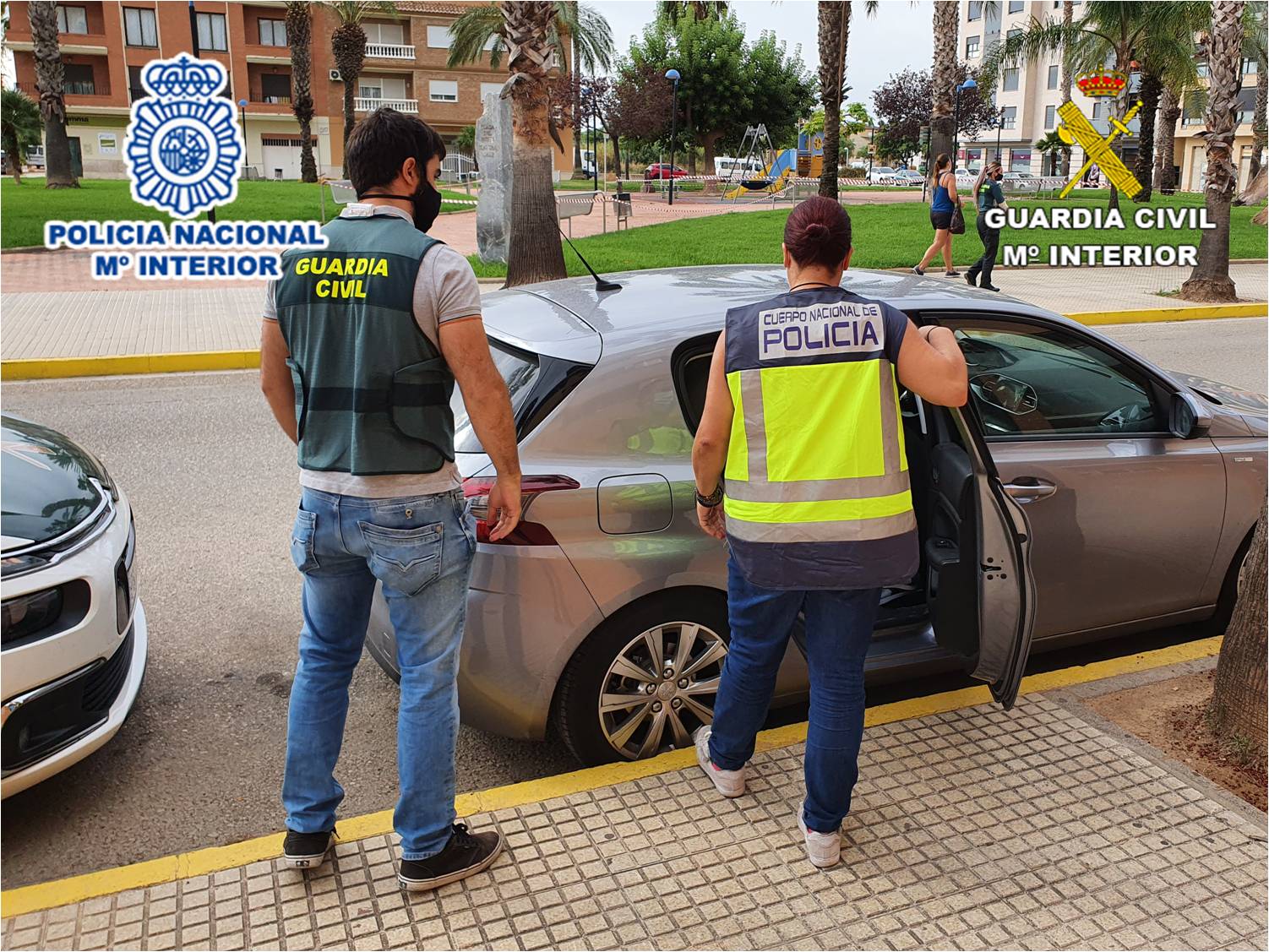 La Guardia Civil de Novelda y Policía Nacional de Elche desarticulan un grupo especializado en el robo a turistas en áreas de descanso de la A-7 en la Comunitat y Murcia La Guardia Civil de Novelda y Policía Nacional de Elche desarticulan un grupo especializado en el robo a turistas en áreas de descanso de la A-7 en la Comunitat y Murcia