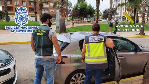 Agentes de la Guardia Civil y la Polic&iacute;a Nacional. 