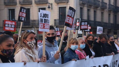 Treballadors del sector l'oci nocturn protesten davant la Generalitat