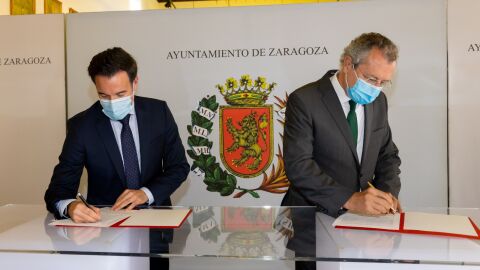 Firma del convenio con Averly