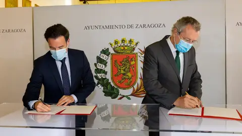 Firma del convenio con Averly Firma del convenio con Averly