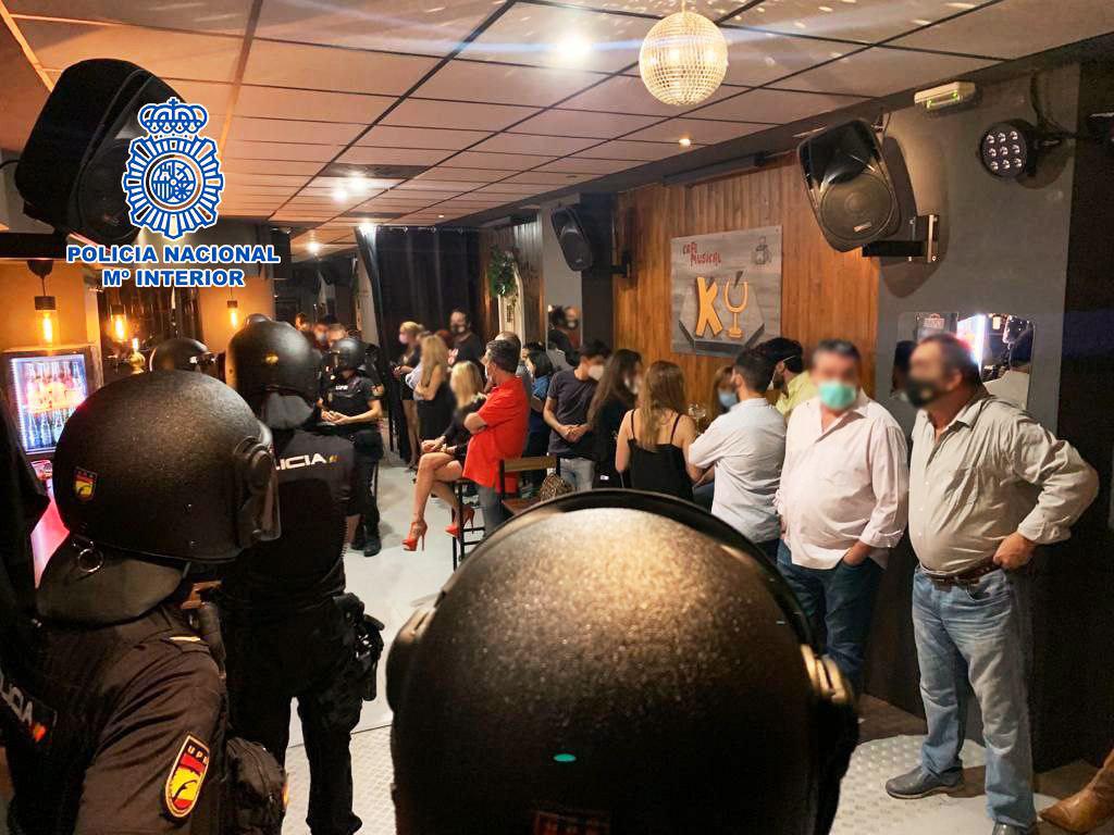 Sanciones de hasta 30.000 euros para los locales que incumplan el horario de cierre Sanciones de hasta 30.000 euros para los locales que incumplan el horario de cierre