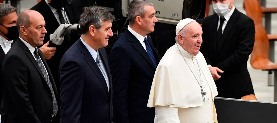 El papa Francisco a su llegada a la Audiencia general del miércoles en el aula Paul VI, en el Vaticano El papa Francisco a su llegada a la Audiencia general del miércoles en el aula Paul VI, en el Vaticano