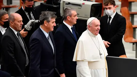 El papa Francisco a su llegada a la Audiencia general del miércoles en el aula Paul VI, en el Vaticano