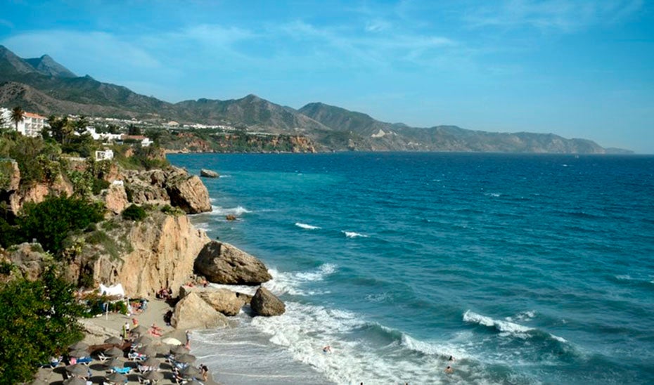 Rescatan a ocho tripulantes de un velero en Maro Rescatan a ocho tripulantes de un velero en Maro