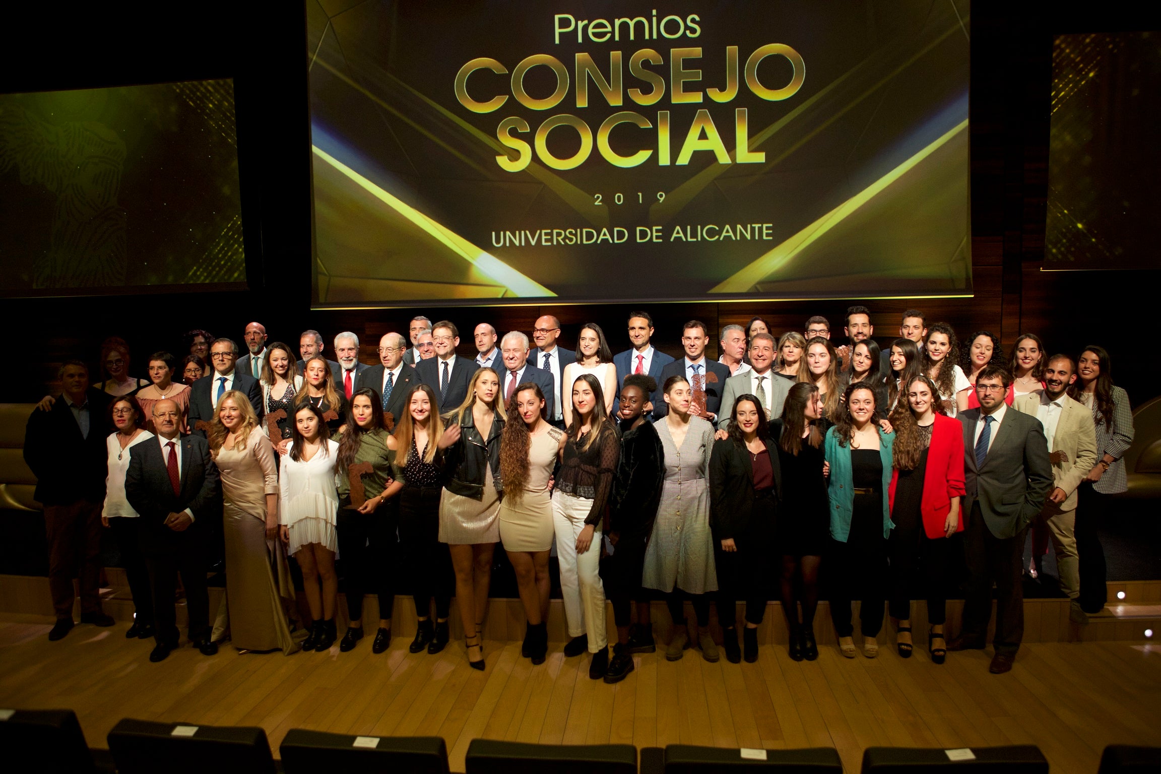 El Consejo Social premia la excelencia y la implicación con la Universidad de Alicante en la gala que celebrará el próximo 15 de octubre El Consejo Social premia la excelencia y la implicación con la Universidad de Alicante en la gala que celebrará el próximo 15 de octubre