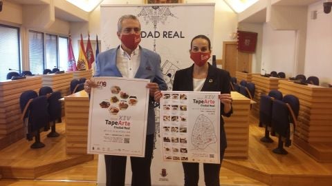 Jos&eacute; Crespo y Eva Mar&iacute;a Mas&iacute;as han presentado Tapearte
