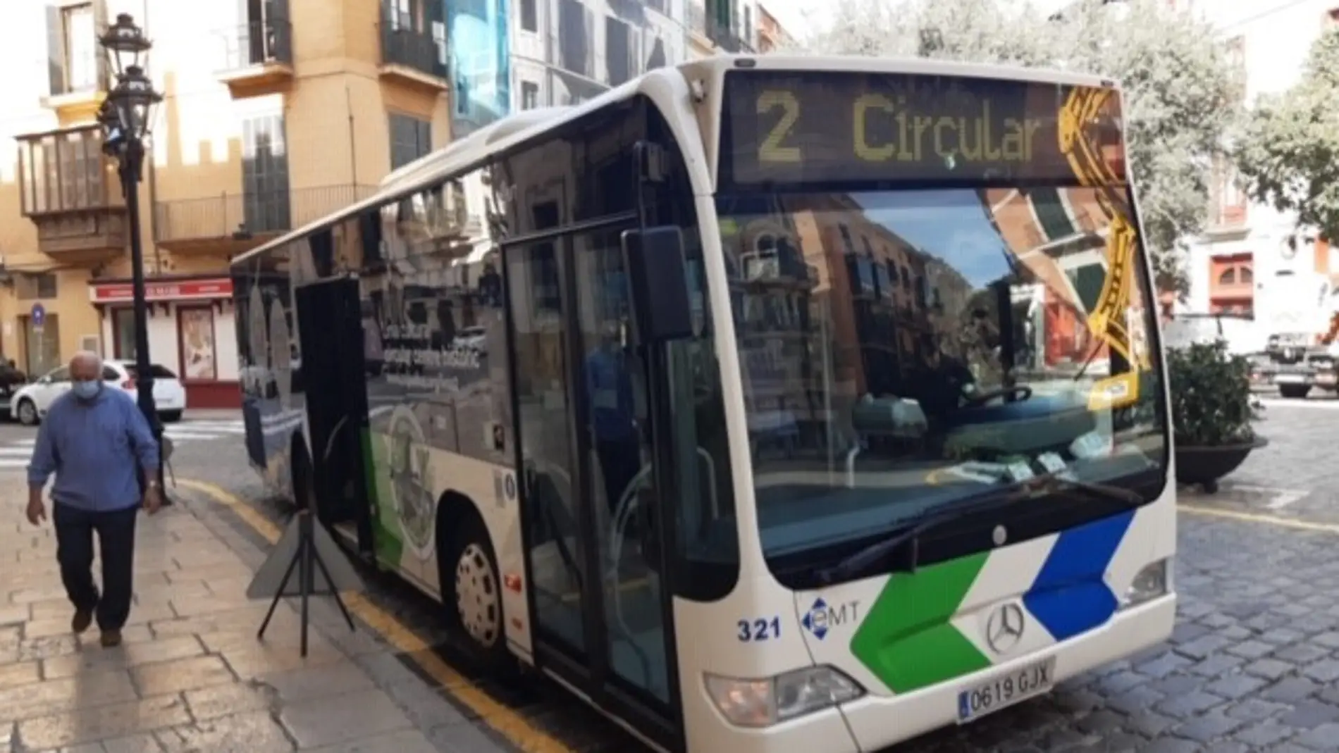 Un autobús de la Línea 2 de la EMT de Palma.