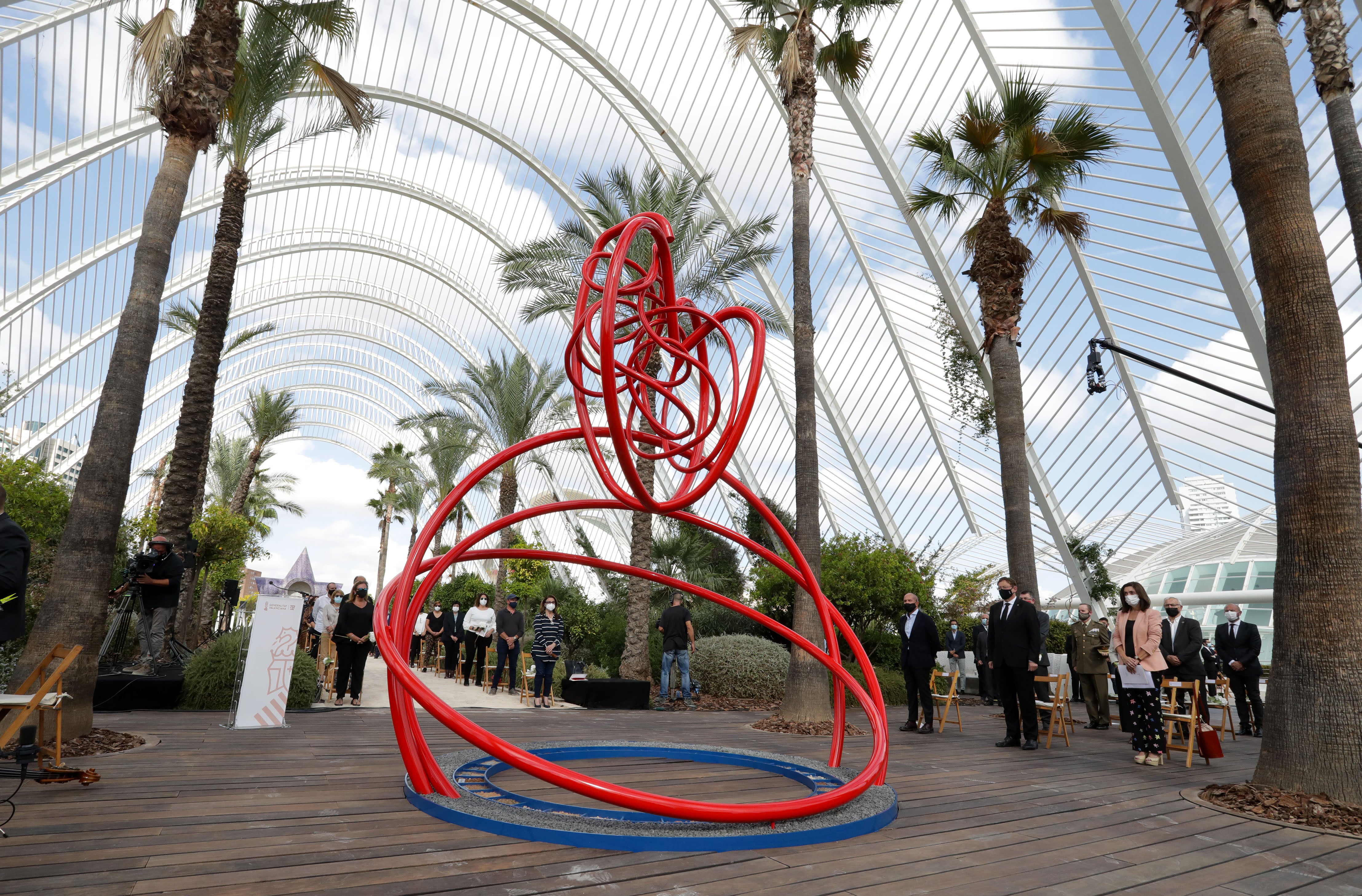 Arena del yacimiento de La Alcudia de Elche representa a la comarca del Baix Vinalopó en el monumento homenaje a las víctimas de la covid-19 en la Comunitat Valenciana Arena del yacimiento de La Alcudia de Elche representa a la comarca del Baix Vinalopó en el monumento homenaje a las víctimas de la covid-19 en la Comunitat Valenciana