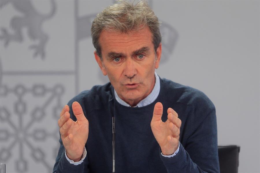 Fernando Simón señala que "una cuarta ola tendrá menor dimensión que la segunda y tercera" Fernando Simón señala que "una cuarta ola tendrá menor dimensión que la segunda y tercera"