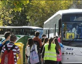 Los autobuses escolares al borde la quiebra por los impagos de la Consejería de Educación Los autobuses escolares al borde la quiebra por los impagos de la Consejería de Educación