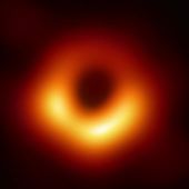 Aquesta va ser la primera imatge generada sobre com és realment un forat negre