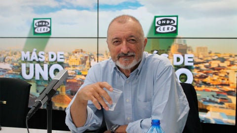 El escritor Arturo P&eacute;rez-Reverte
