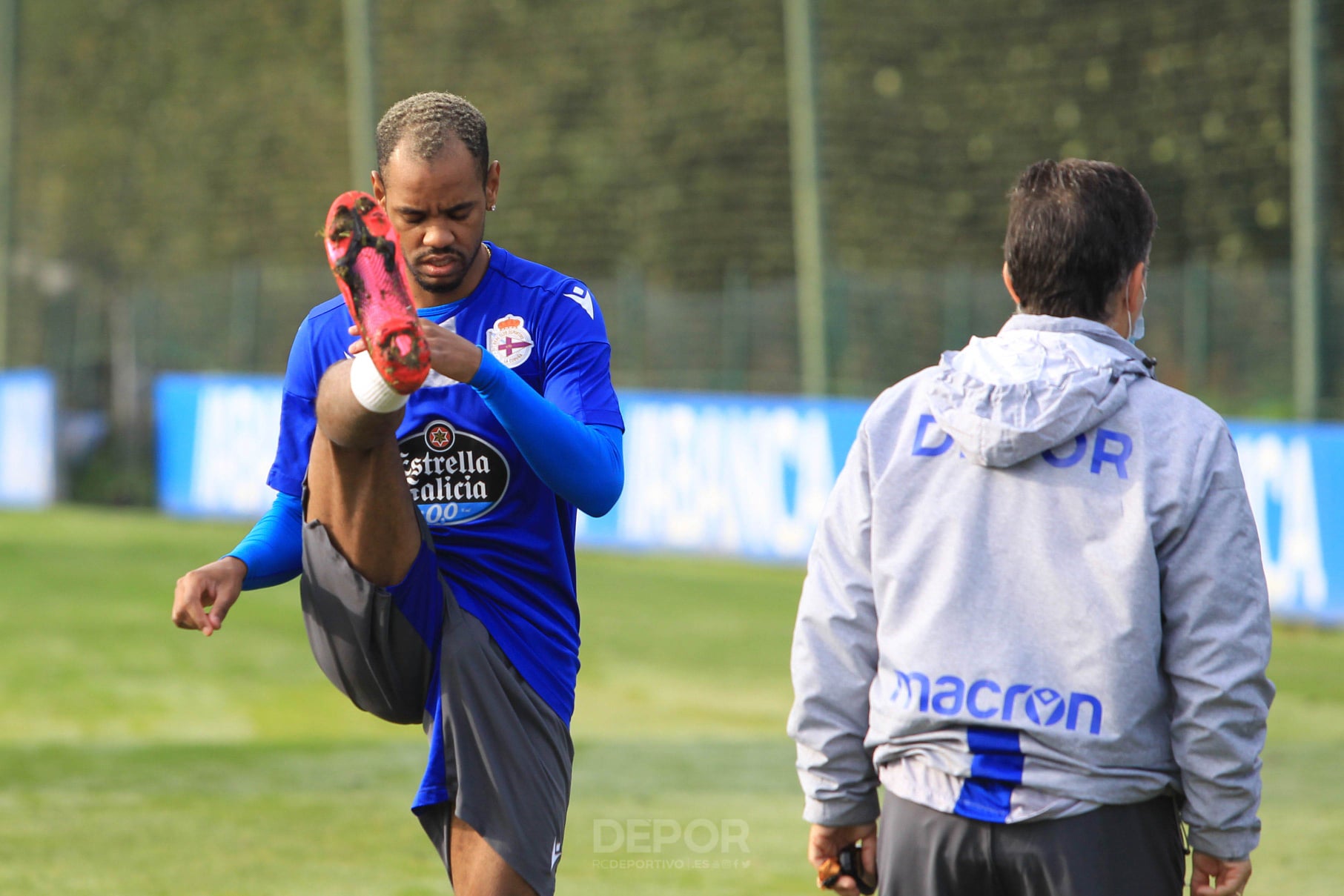 Presentado Osede, Rolan entrenando en Abegondo y plazo abierto a socios+protectores para asistir al Dépor-Salamanca en Riazor Presentado Osede, Rolan entrenando en Abegondo y plazo abierto a socios+protectores para asistir al Dépor-Salamanca en Riazor