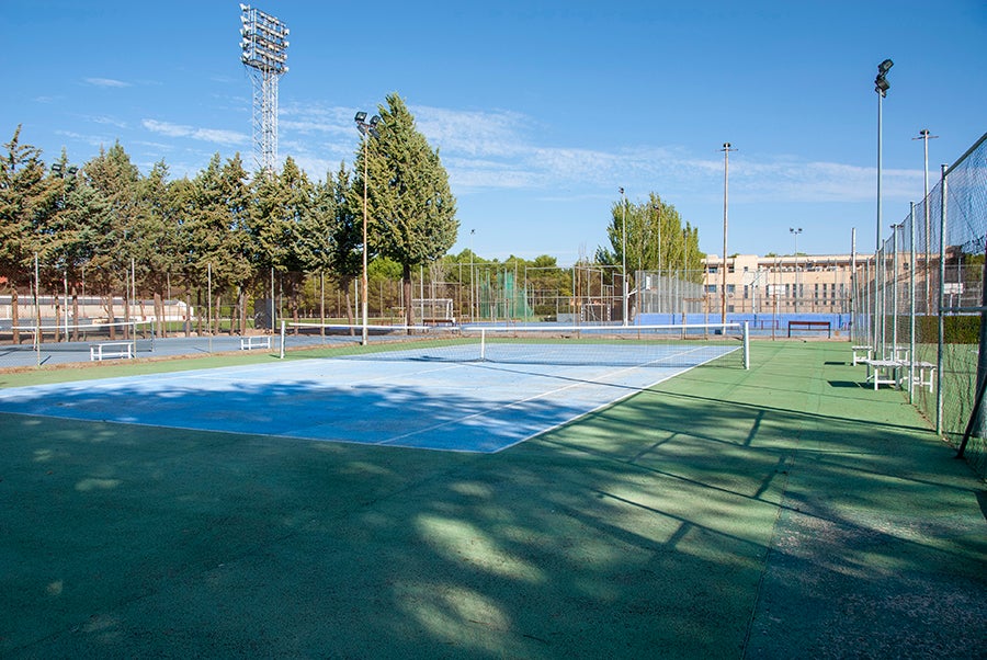 Abierto el plazo de inscripción de los Cursos Municipales de Tenis y Pádel para la temporada 2020 / 2021 Abierto el plazo de inscripción de los Cursos Municipales de Tenis y Pádel para la temporada 2020 / 2021