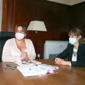 La diputada Eva Bravo junto a la Alcaldesa de Puerto Real