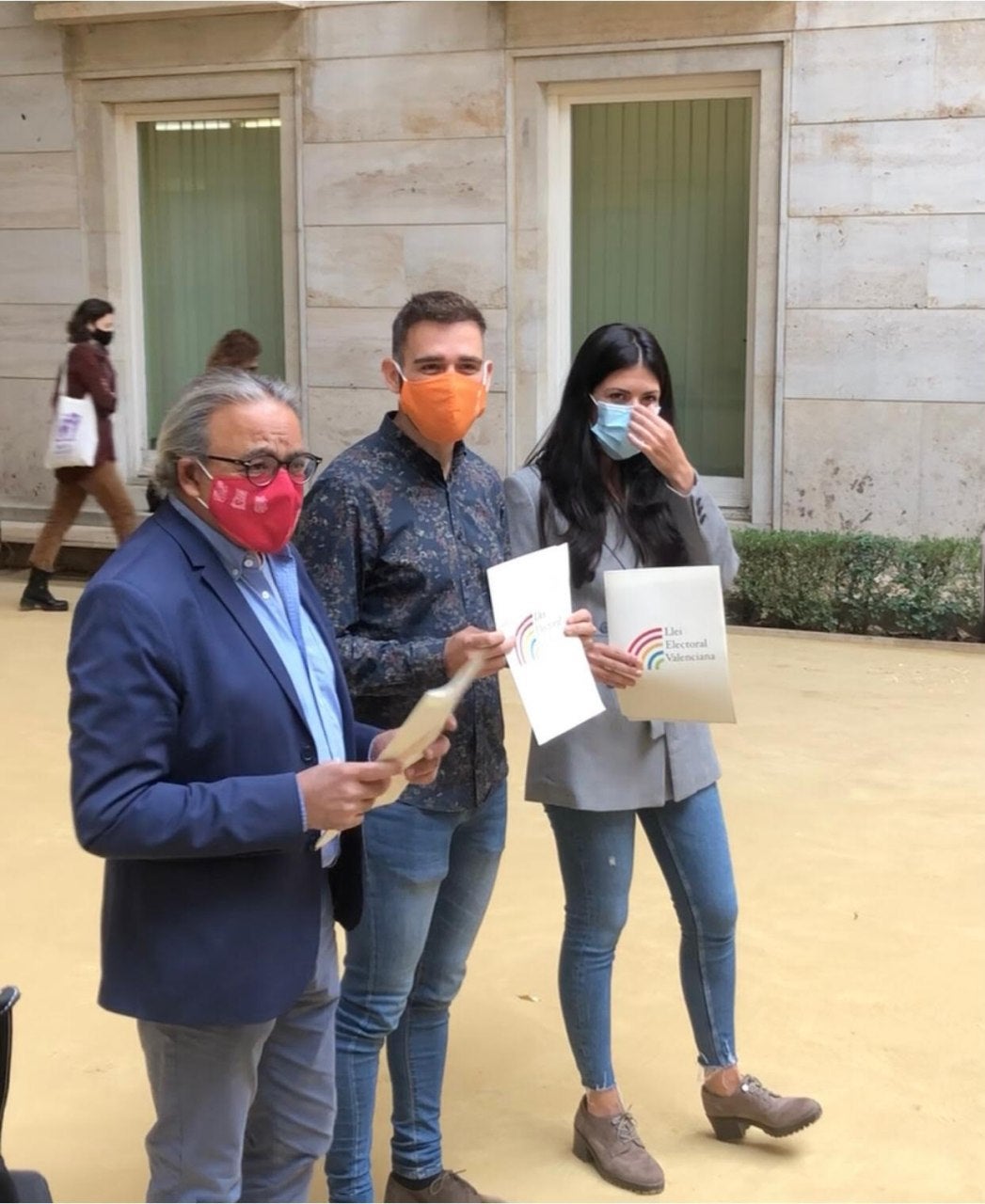 Rebaja de la barrera al 3% y listas paritarias y desbloqueables en el nuevo proyecto de ley electoral del Botànic Rebaja de la barrera al 3% y listas paritarias y desbloqueables en el nuevo proyecto de ley electoral del Botànic