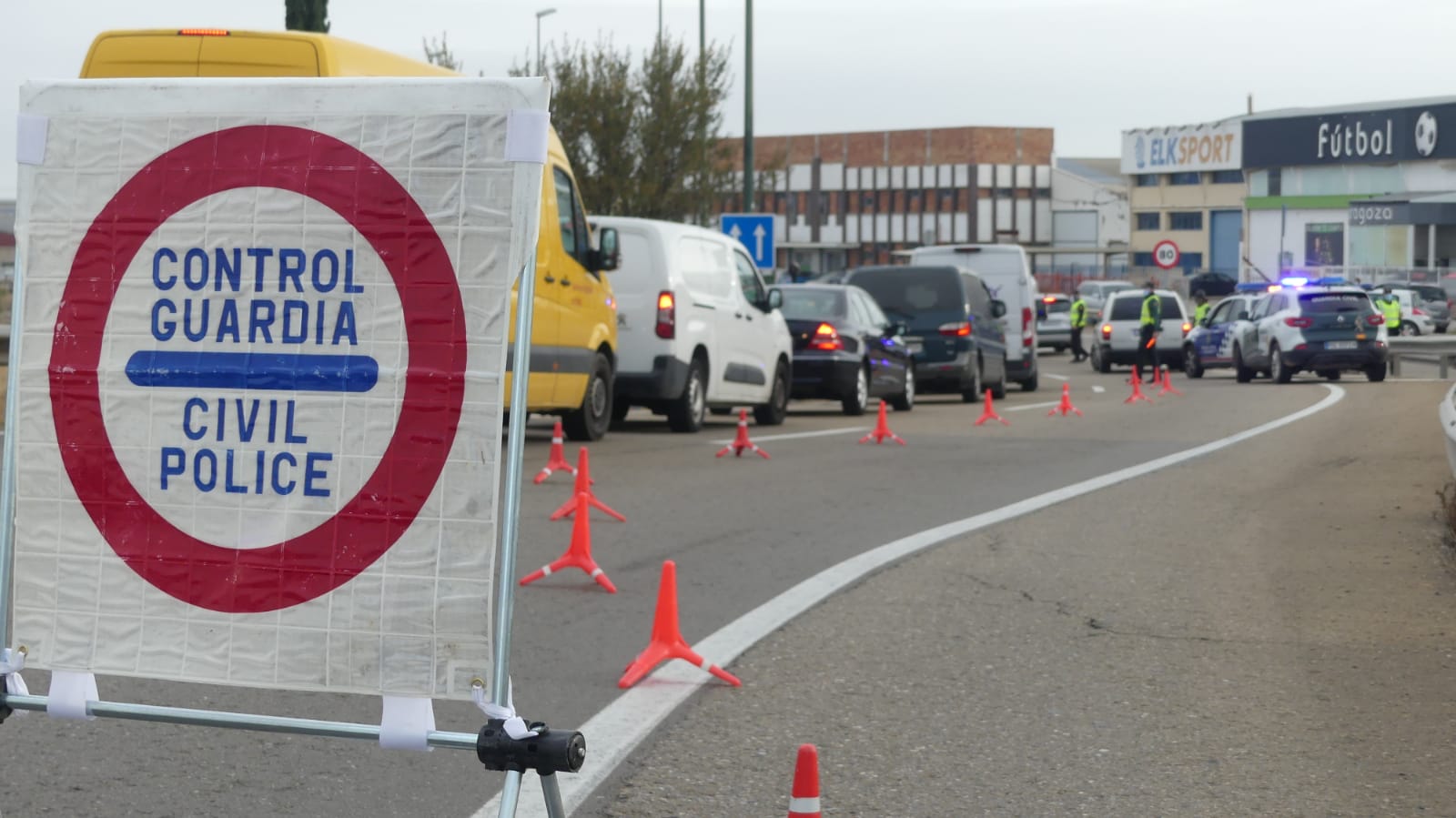 La Comunitat Valenciana se cierra desde este lunes al acceso de ciudadanos que no estén empadronados en ella La Comunitat Valenciana se cierra desde este lunes al acceso de ciudadanos que no estén empadronados en ella