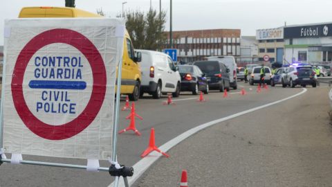 Imagen de archivo de un control de la Guardia Civil. Imagen de archivo de un control de la Guardia Civil.
