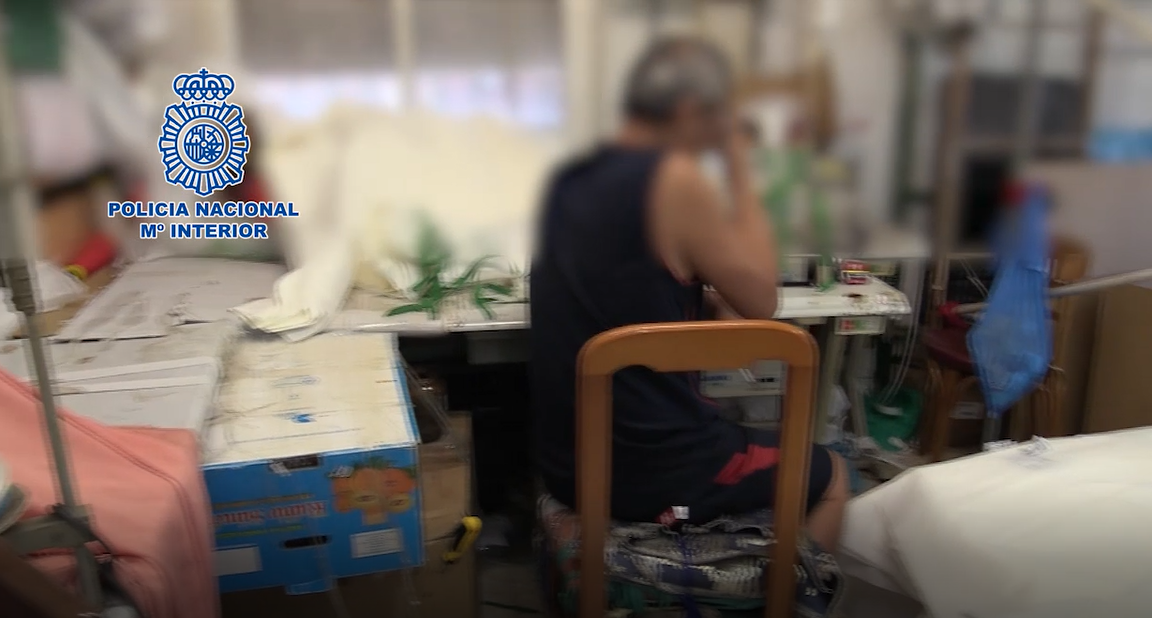 Liberan a una docena de chinos explotados en un taller clandestino Liberan a una docena de chinos explotados en un taller clandestino