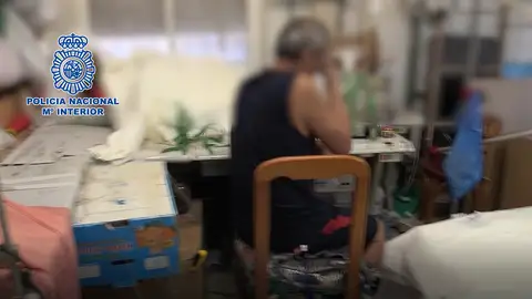 Momento de uno de los registros efectuados por la Policía Nacional Operación Chimpun