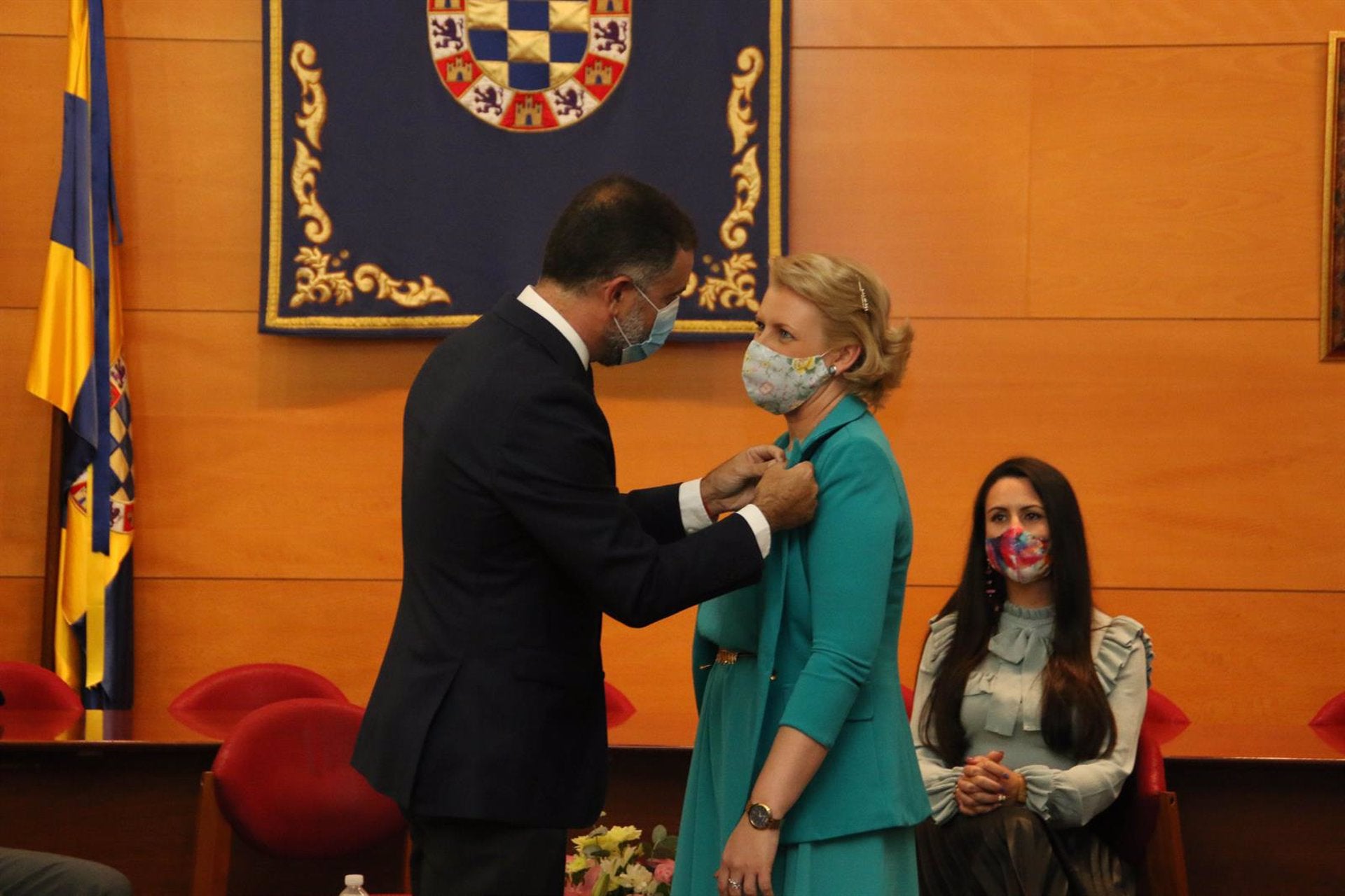 Rocío Fernández Berrocal recibe el Perejil de Plata en el 64º aniversario del Nobel a Juan Ramón Jiménez Rocío Fernández Berrocal recibe el Perejil de Plata en el 64º aniversario del Nobel a Juan Ramón Jiménez