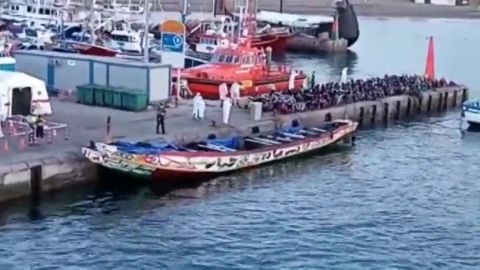 Llega a Tenerife la patera con m&aacute;s inmigrantes en lo que va de a&ntilde;o: 177 adultos, 17 menores y un beb&eacute;