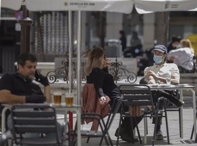 Los hosteleros piden a la Junta que amplíe hasta las 23:00 el horario de cierre de bares y restaurantes Los hosteleros piden a la Junta que amplíe hasta las 23:00 el horario de cierre de bares y restaurantes