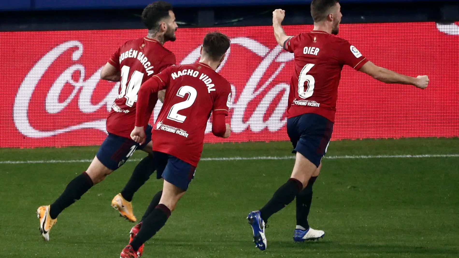  El delantero de Osasuna Rubén García celebra su gol de penalti ante el Athletic de Bilbao