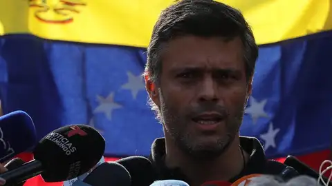 Detienen a un vigilante de la Embajada de España en Venezuela y a una empleada de Leopoldo López Detienen a un vigilante de la Embajada de España en Venezuela y a una empleada de Leopoldo López