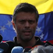 Detienen a un vigilante de la Embajada de España en Venezuela y a una empleada de Leopoldo López
