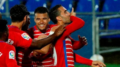 El centrocampista del Granada &Aacute;ngel Montoro celebra su gol ante el Getafe