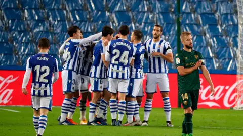 Los jugadores de la Real Sociedad celebran el gol de Alexander Isak, cuarto del equipo ante la SD Huesca Los jugadores de la Real Sociedad celebran el gol de Alexander Isak, cuarto del equipo ante la SD Huesca
