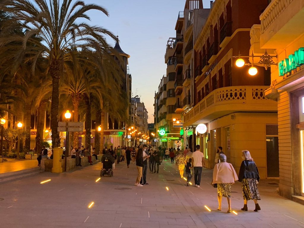 No respetar las restricciones del toque de queda conlleva en Elche casi 300 actas de infracción de la Policía Local No respetar las restricciones del toque de queda conlleva en Elche casi 300 actas de infracción de la Policía Local