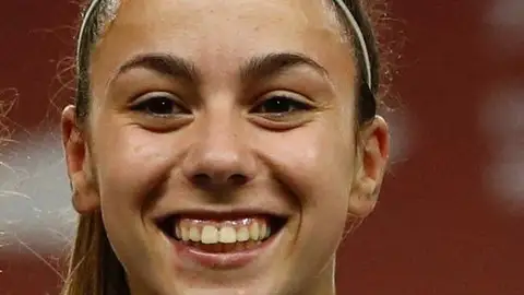 Athenea del Castillo Debutó con la selección ante Chequia