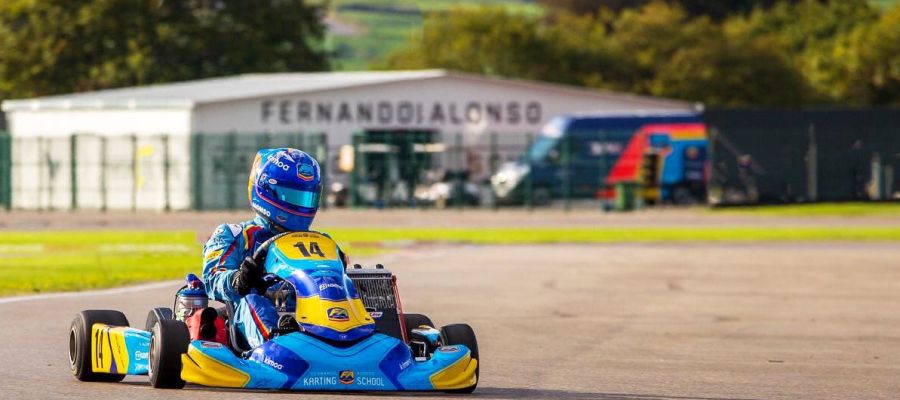 Fernando Alonso, en su circuito en Asturias Fernando Alonso, en su circuito en Asturias