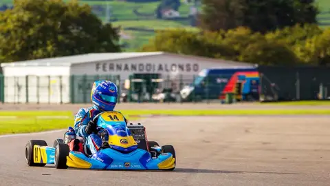 Fernando Alonso, en su circuito en Asturias Fernando Alonso, en su circuito en Asturias