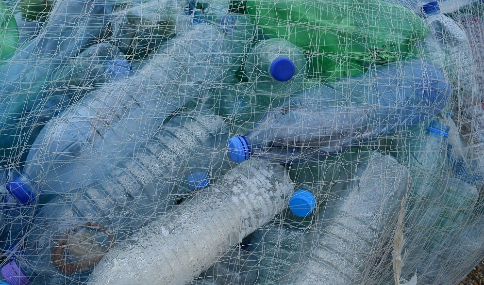 Isla Joysxee, la isla artificial creada con botellas de plástico en protesta contra el cambio climático Isla Joysxee, la isla artificial creada con botellas de plástico en protesta contra el cambio climático