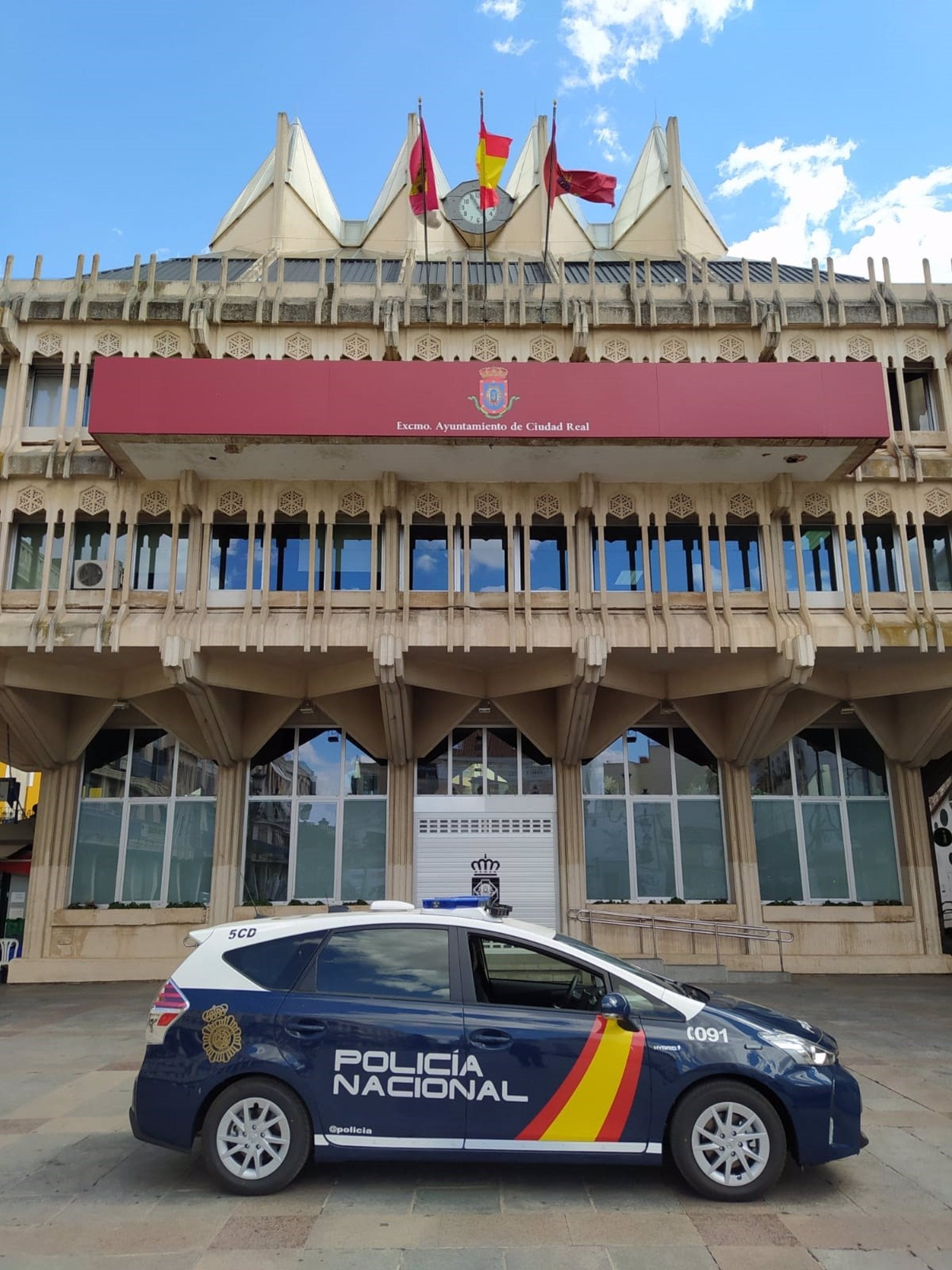 Dos agentes fuera de servicio impiden un robo con violencia en un establecimiento de Ciudad Real Dos agentes fuera de servicio impiden un robo con violencia en un establecimiento de Ciudad Real
