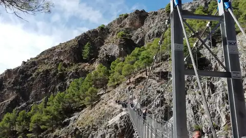El puente de El Saltillo tiene 50 metros de longitud En Canillas de Aceituno
