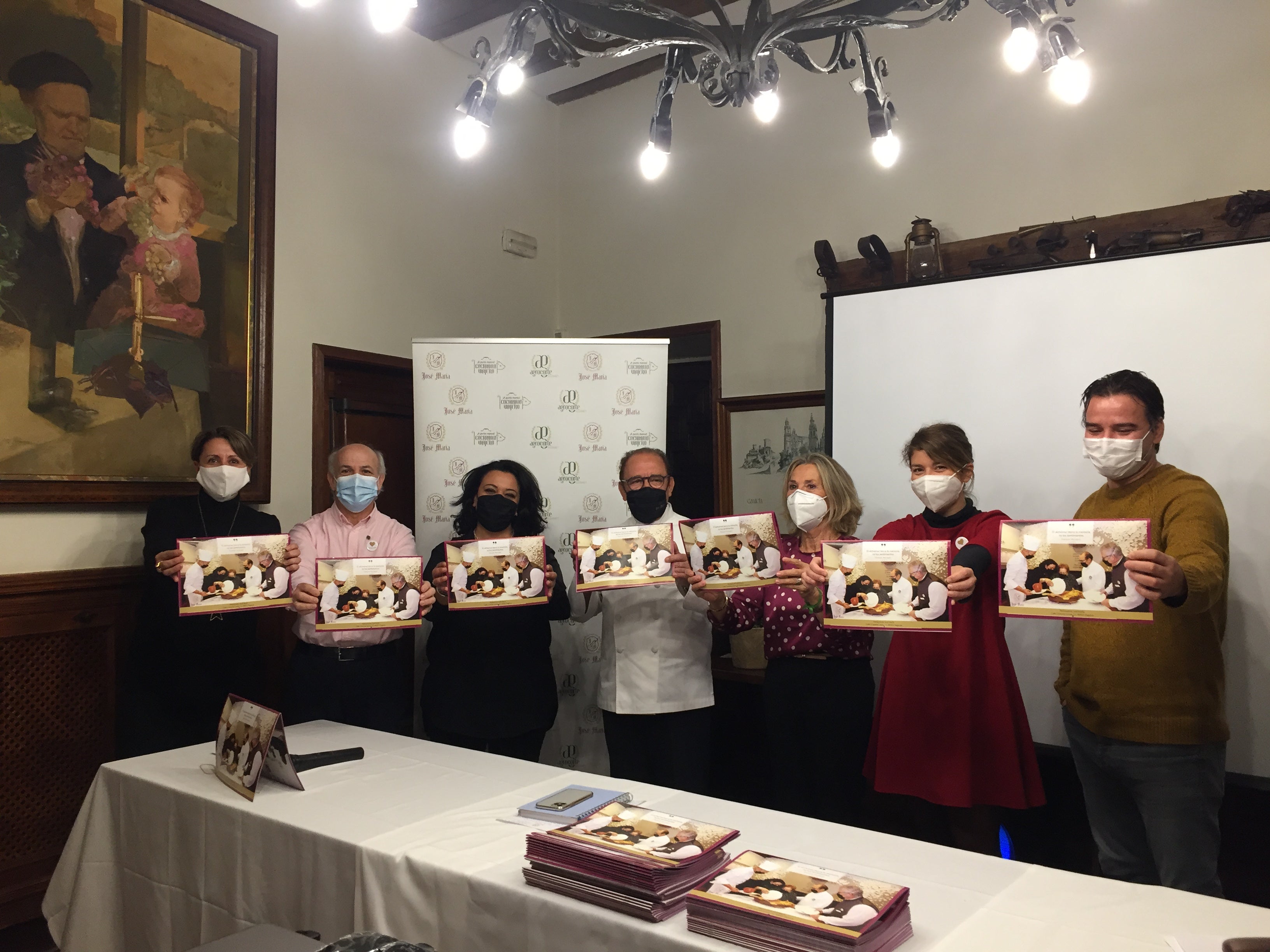 El Restaurante José María realiza un calendario solidario a favor de la Asociación de Familiares de Enfermos de Alzheimer de Segovia El Restaurante José María realiza un calendario solidario a favor de la Asociación de Familiares de Enfermos de Alzheimer de Segovia