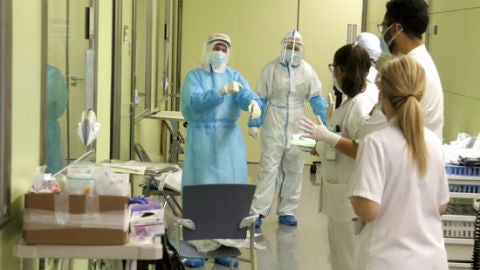 Sanitaris a l'UCI de l'Hospital de Matar&oacute;