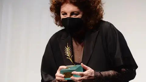 La actriz Charo López recoge la Espiga de Honor de la SEMINCI de Valladolid CINE