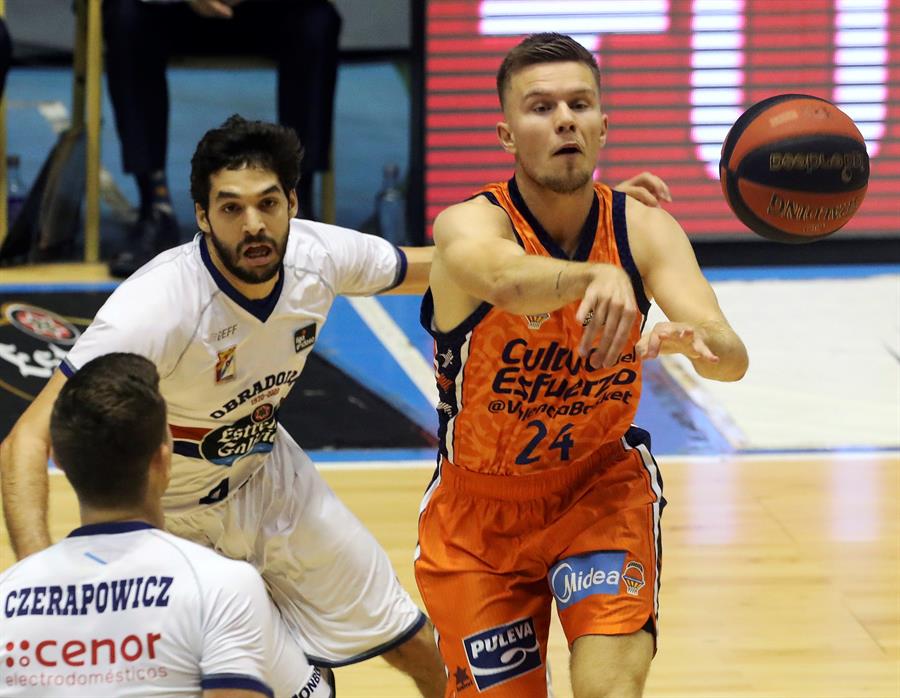 El Valencia corta las alas al Obradoiro El Valencia corta las alas al Obradoiro