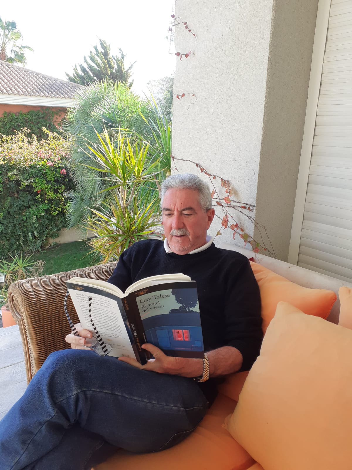 'El motel del voyeur' el polémico libro Gay Talese esta semana en Más de uno Alicante 'El motel del voyeur' el polémico libro Gay Talese esta semana en Más de uno Alicante