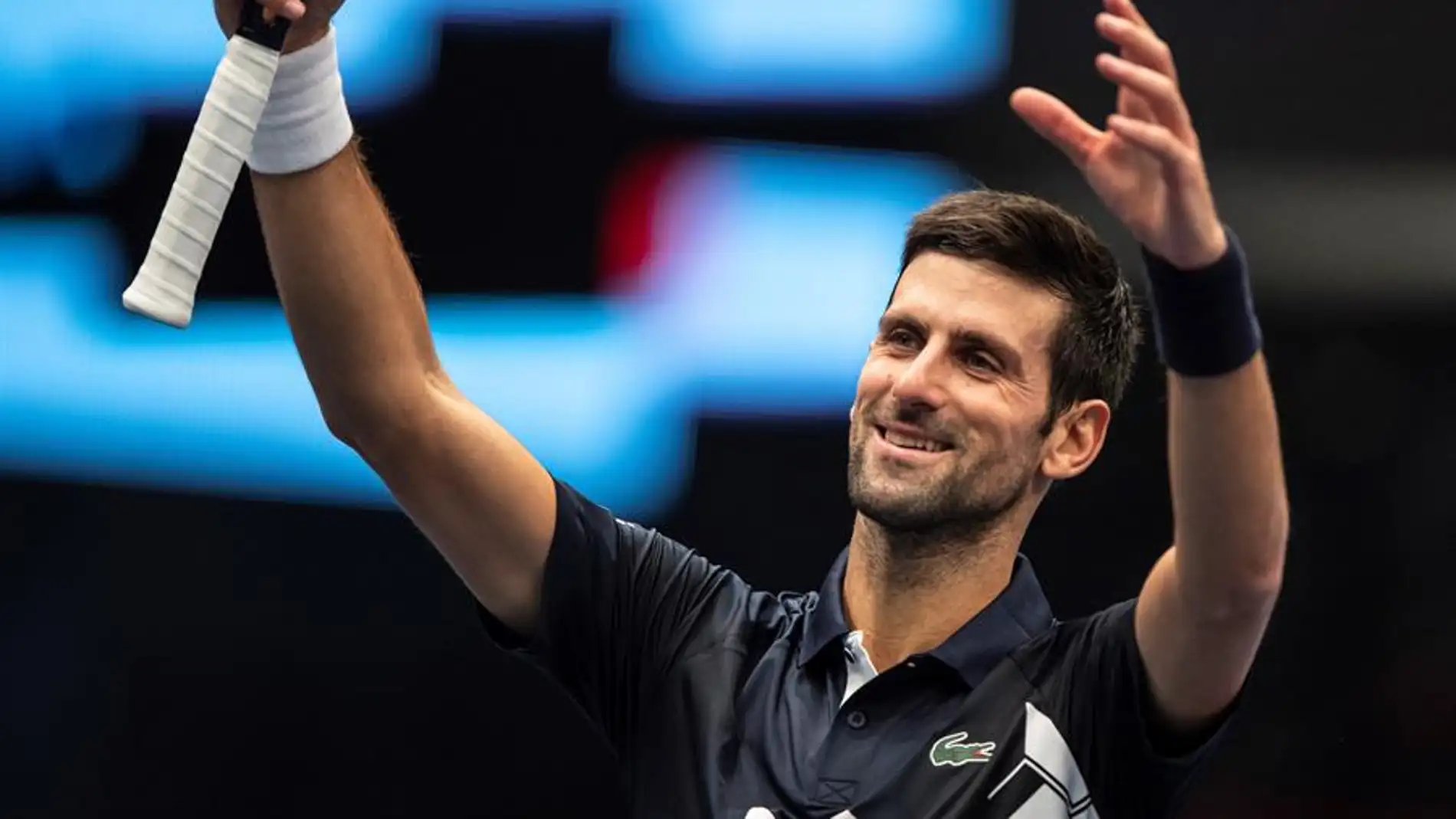 Novak Djokovic celebra su victoria.