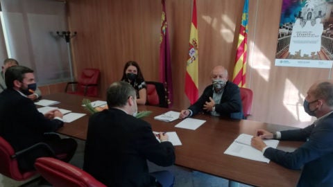 Reuni&oacute;n de la consellera Mireia Moll&agrave; y el consejero de Agricultura en Riegos de Levante de Elche.